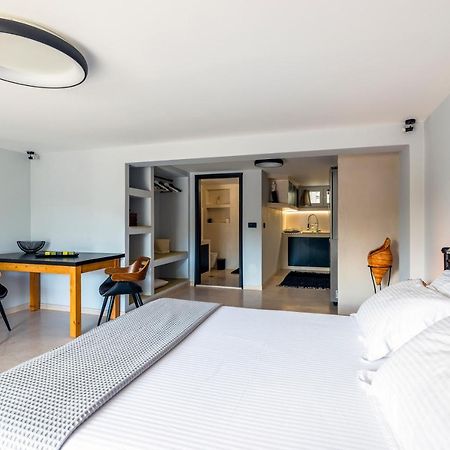 Black And White Apartment Pollonia Exterior foto