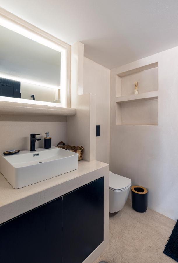 Black And White Apartment Pollonia Exterior foto